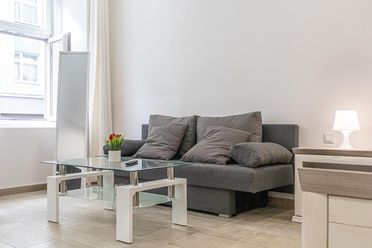 Beautiful Studio Near U1 Reumannplatz - 9 Min From City Center Apartment