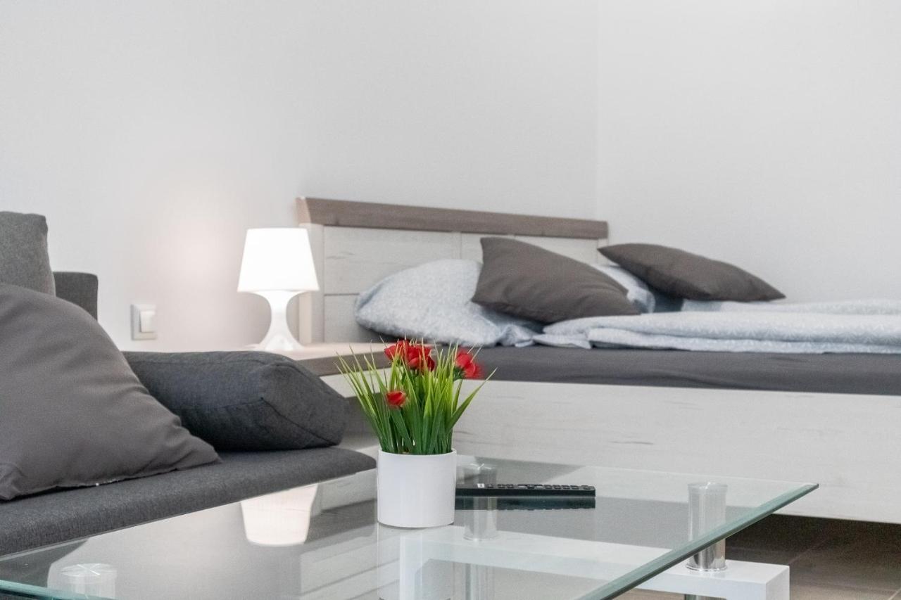 Beautiful Studio Near U1 Reumannplatz - 9 Min From City Center Apartment *